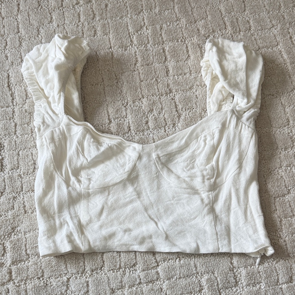 Elegant Aritzia White Cap Sleeve Women's Crop Top